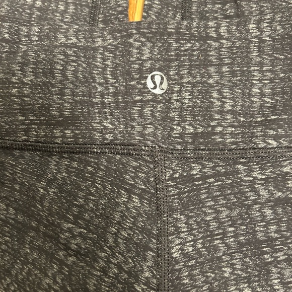 lululemon leggings size 4 - Picture 2 of 4